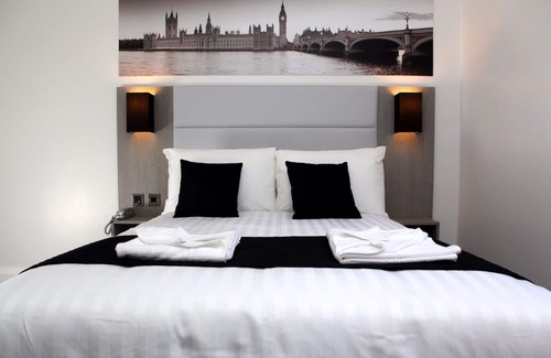 Paddington Hotel | The Omega
