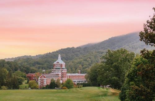 Hot Springs Complejo | The Omni Homestead Resort & Spa