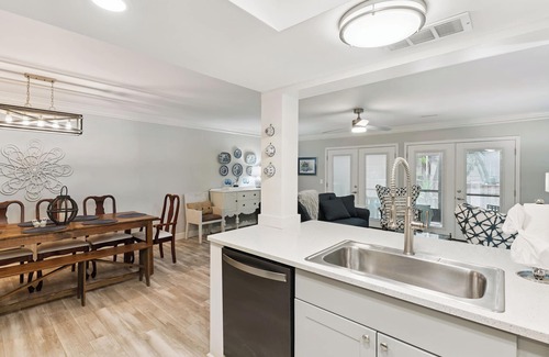 Epworth Acres Casa | The Opal: Cozy 3/3 SSI Nest