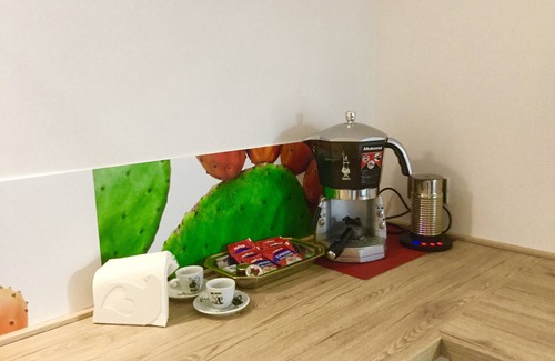 Palese Apartamento | El tulipán rojo abierto