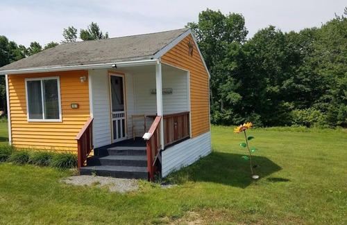 Ellsworth Cabaña | The Orange Cottage @Twin Hills Cottages