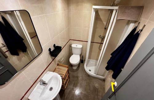 Mieres Hostal | The Orange Teddy Bear Hostal La Peña