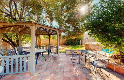 Alhambra Casa | The Orangewood Oasis