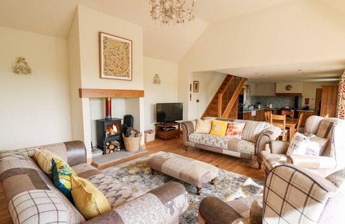 Llangunllo Cabaña | THE ORCHARD, pet friendly, luxury holiday cottage in Knighton