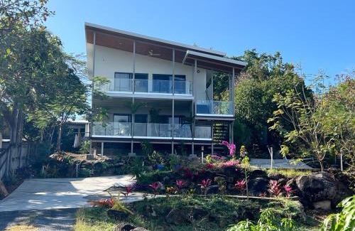 Cooktown Cama Y Desayuno | The Orchid Suite - 2 Bed 1 Bath Apartment in Cooktown
