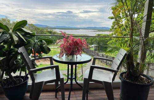Cooktown Cama Y Desayuno | The Orchid Suite - 2 Bed 1 Bath Apartment in Cooktown
