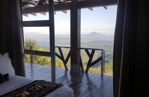 Laurel Cama Y Desayuno | The Oriental Luxury Suites Tagaytay