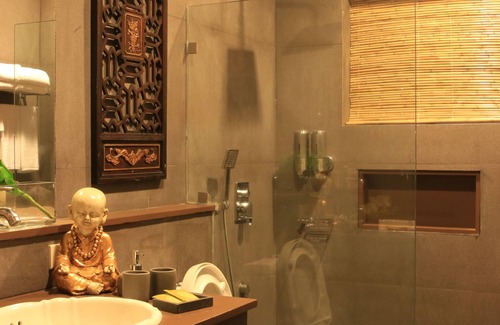 Laurel Cama Y Desayuno | The Oriental Luxury Suites Tagaytay