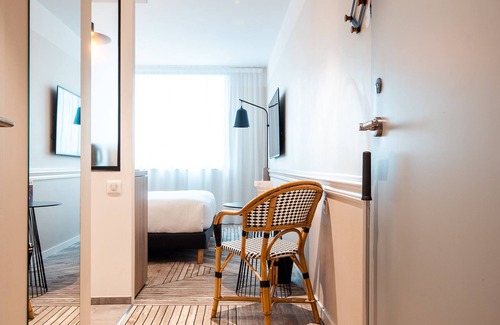 Quartier des Grandes-Carrieres Hotel | The Originals Boutique, Hôtel Maison Montmartre Paris Les Puces