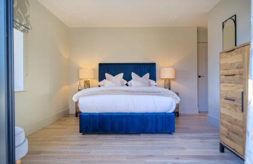 Kendal Casa | The Outhouse