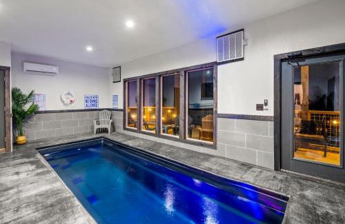Sevierville Casa | The Outlaw - The Ultimate Cabin with Pool, Hot Tub & Games!