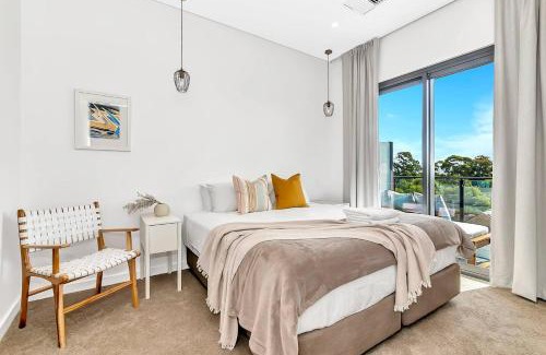 Parkside Apartamento | 'The Outlook' Light-filled Nordic Contemporary