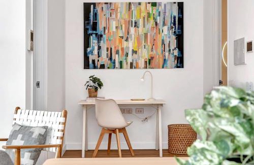 Parkside Apartamento | 'The Outlook' Light-filled Nordic Contemporary