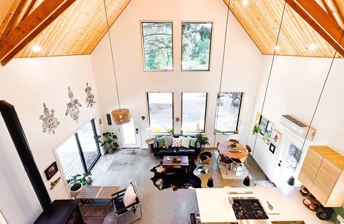 Klamath County Cabina | The Outpost Properties: Keno House