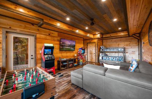 Chalet Village Chalet De Esquí | The Overlook - '21 Cabin - Gorgeous Unobstructed Views - Fire Pit Table - GameRm - HotTub - Xbox - Lots of Bears