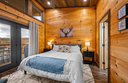 Chalet Village Chalet De Esquí | The Overlook - '21 Cabin - Gorgeous Unobstructed Views - Fire Pit Table - GameRm - HotTub - Xbox - Lots of Bears