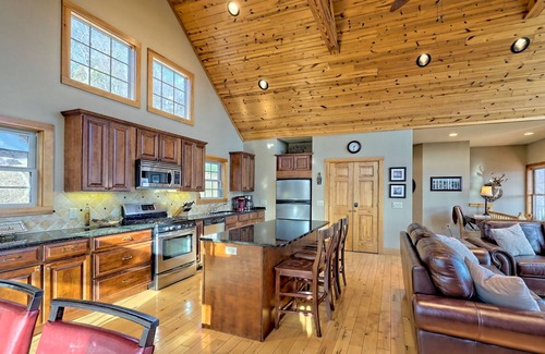 Hayesville Casa | The Overlook - by Chatuge Home Concierge Awesome lake and mountain views, fire pit, hot tub, gas grill