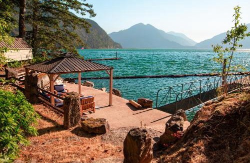 Harrison Hot Springs Casa | The Overlook, Luxury Lakeside Home with Dock