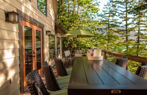 Harrison Hot Springs Casa | The Overlook, Luxury Lakeside Home with Dock