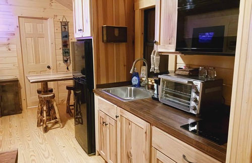 Wilson Creek Cabina | The Overlook Cabin near Grayson Highlands - Arcade & Theater