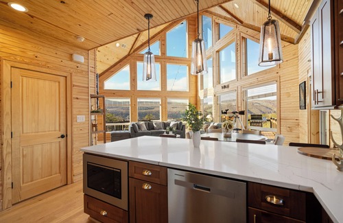 Milam Cabina | The Overlook Lodge - Exclusive 5BR Luxury Retreat with Panoramic Views