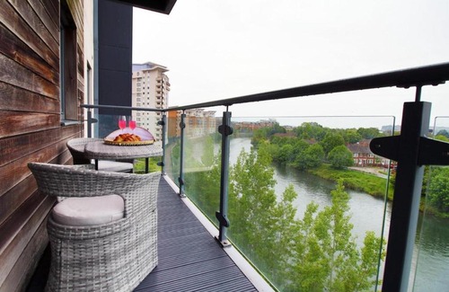 Butetown Apartamento | The Overstone by Mia Living 2 bedroom apartment located between Cardiff Central and Cardiff Bay