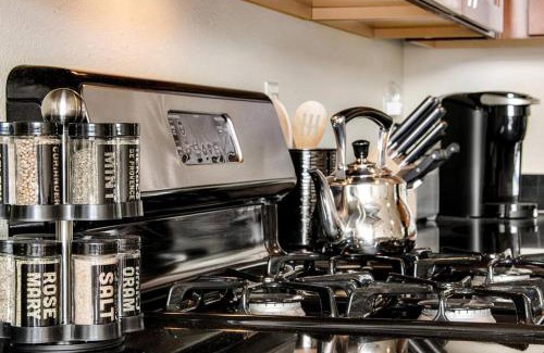 Manitou Springs Historic District Casa | The Owl's Nest @ Manitou: Mtn Views on Main Street