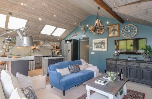 Kendal Casa | The Owl's Shack