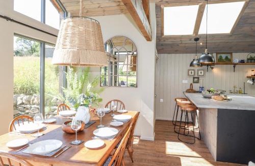 Kendal Casa | The Owl's Shack