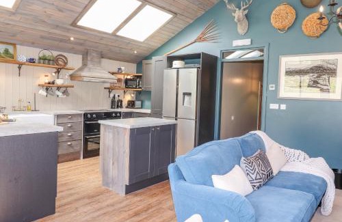Kendal Casa | The Owl's Shack