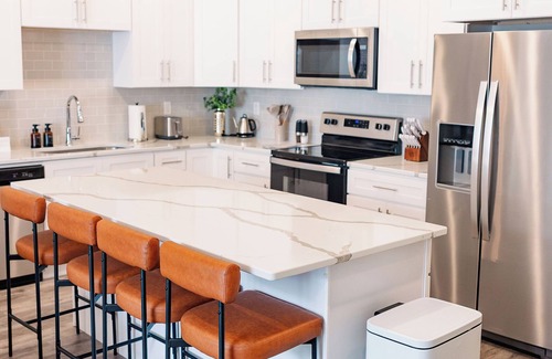 Oxford Casa | The Oxford Edit is a new 3BR/3.5BA townhome minutes from campus and the Square. Purple® mattresses, designer décor, a smart TV, Wi-Fi, and a pool nearby—perfect for game-day weekends, family visits, or stylish Southern escapes.