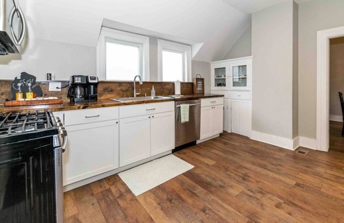 Oxford Apartamento | The Oxford Guest House - 1860's Remodeled 3b/2b Suite - Downtown Oxford
