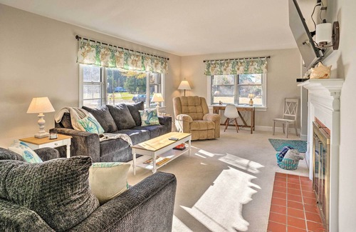 Weems Casa | 'The Oyster Bed' Retreat w/ Pool & Game Room