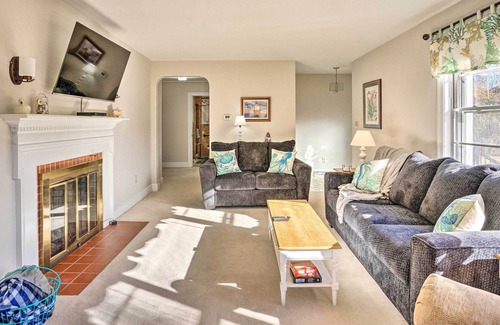 Weems Casa | 'The Oyster Bed' Retreat w/ Pool & Game Room