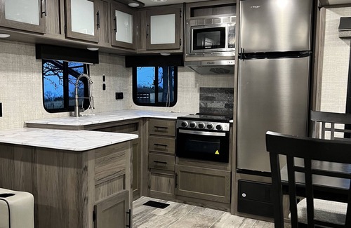 Linn Creek Casa | The Ozarks Travel Trailer Luxury