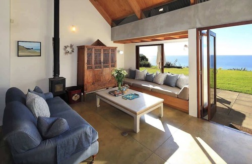 Onetangi Casa | The Pah - Stay Waiheke
