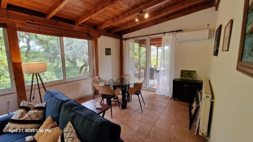 Nea Makri Casa | The Painter's Garden, Walk to Sea, Onsite Parking