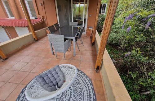 Nea Makri Casa | The Painter's Garden, Walk to Sea, Onsite Parking