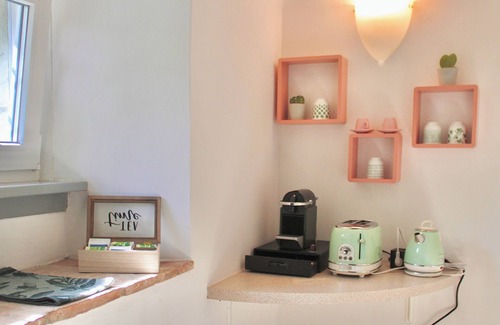 Cima Apartamento | The Painter's Nest with Private Lake Garden
