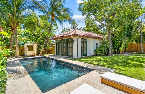 Southside Cabaña | The Palm Cottage