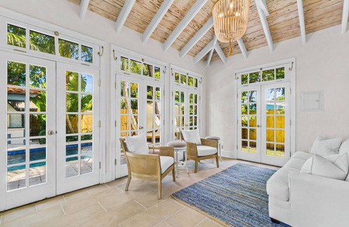 Southside Cabaña | The Palm Cottage