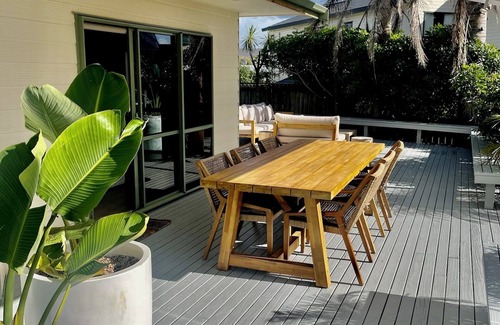 Matarangi Casa | The Palm House - Matarangi Beautifully decorated fully stocked beachouse