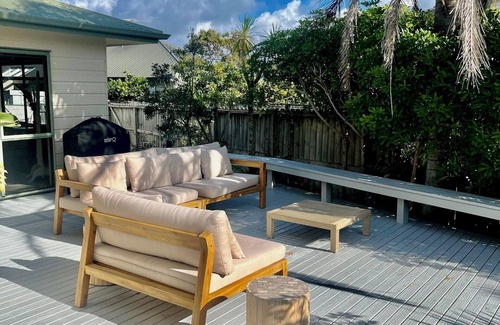 Matarangi Casa | The Palm House - Matarangi Beautifully decorated fully stocked beachouse