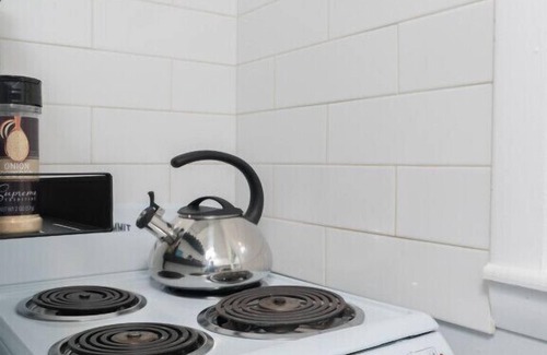 Old Mystic Apartamento | The Palmer Studio · Near Mystic, Casinos + USCGA