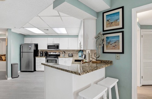 Orange Beach Condominio | The Palms 1014 | Spacious 2 bedroom OBA beach front condo!