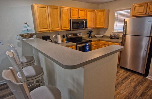 Rehoboth Beach Casa | The Palms * 2BR LUXURY CONDO w FREE POOL ACCESS - Sleeps 7