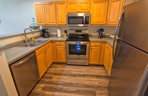 Rehoboth Beach Casa | The Palms * 2BR LUXURY CONDO w FREE POOL ACCESS - Sleeps 7