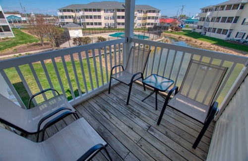 Rehoboth Beach Casa | The Palms * 2BR LUXURY CONDO w FREE POOL ACCESS - Sleeps 7