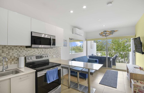 Bejuco Condominio | The Palms, Beachfront Condo with AC and pools!