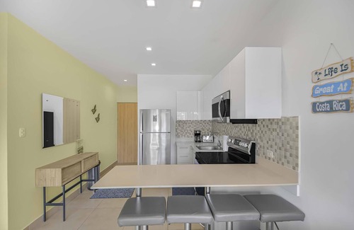 Bejuco Condominio | The Palms, Beachfront Condo with AC and pools!